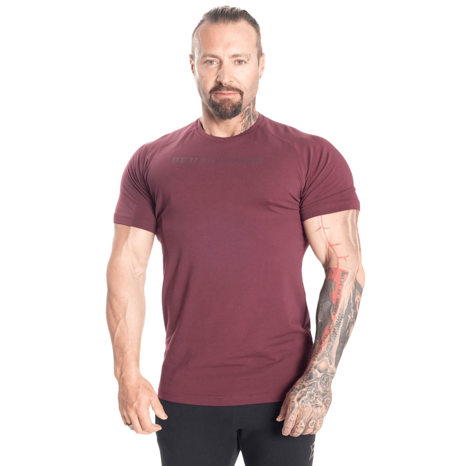 Sjekke Gym Tapered Tee, maroon, Better Bodies hos SportGymButikken.no