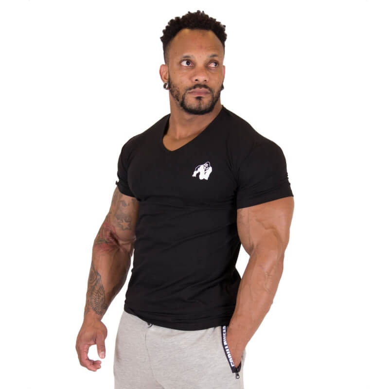 Sjekke Essential V-Neck Tee, black, Gorilla Wear hos SportGymButikken.no