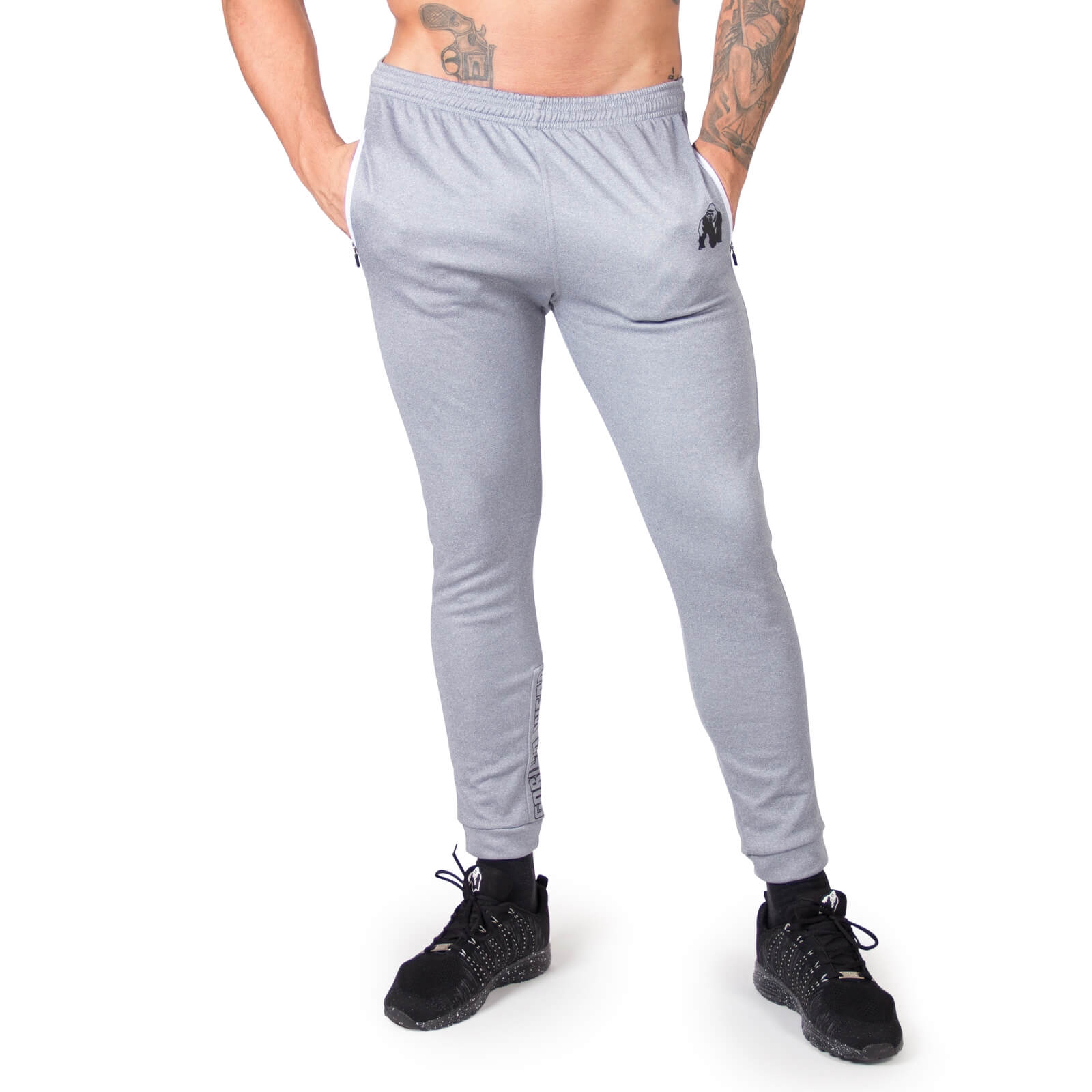 Sjekke Bridgeport Joggers, silver blue, Gorilla Wear hos SportGymButikken.no