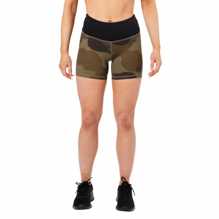 Sjekke Chelsea Hotpants, dark green camo, Better Bodies hos SportGymButikken.no