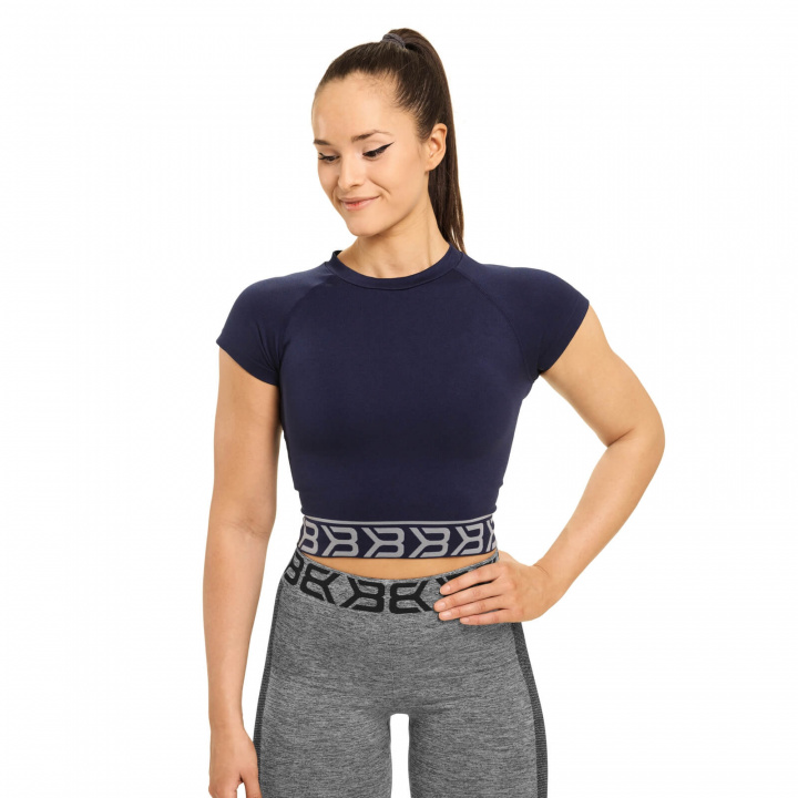 Sjekke Sugar Hill Tee, dark navy, Better Bodies hos SportGymButikken.no