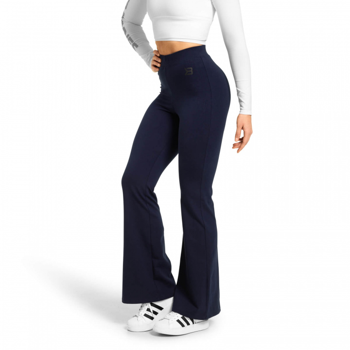 Sjekke Chrystie Flare Pants, dark navy, Better Bodies hos SportGymButikken.no