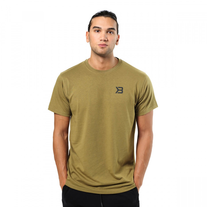 Sjekke Harlem Oversize Tee, military green, Better Bodies hos SportGymButikken.n