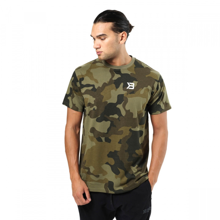 Sjekke Harlem Oversize Tee, military camo, Better Bodies hos SportGymButikken.no