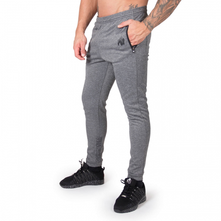 Sjekke Bridgeport Joggers, dark grey, Gorilla Wear hos SportGymButikken.no