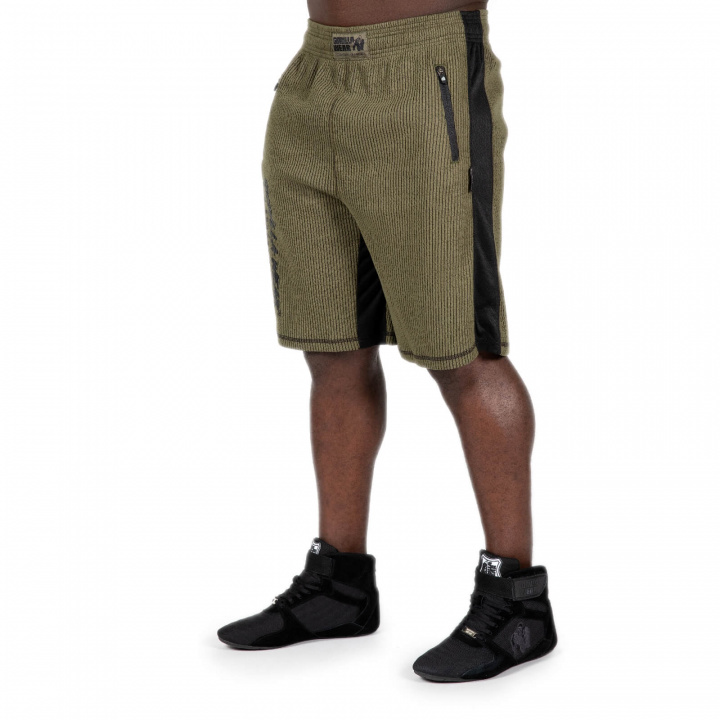 Sjekke Augustine Old School Shorts, army green, Gorilla Wear hos SportGymButikke