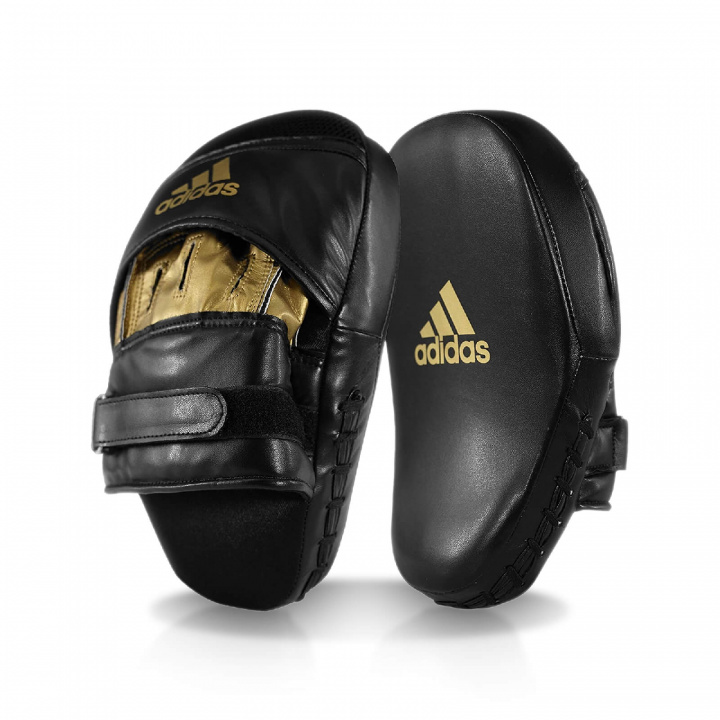 Sjekke Curved Training Focus Pad, black/gold, Adidas hos SportGymButikken.no